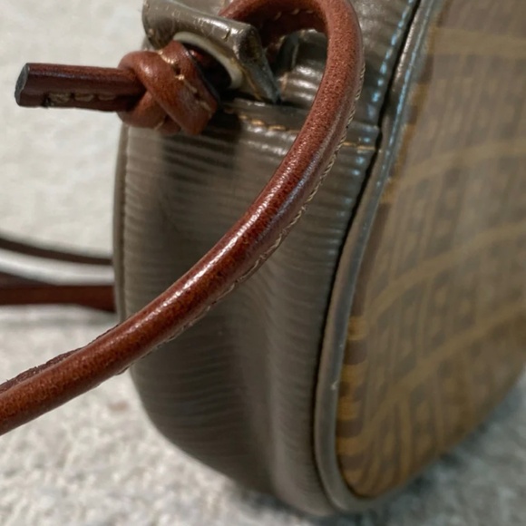 Authentic Fendi Vintage Zucca Crossbody Bag - Picture 3 of 15